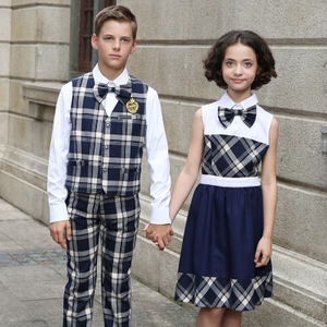 Los uniformes escolares de Malasia modificaron el uniforme escolar modificado para requisitos particulares del muchacho y de las muchachas del modelo de la tela escocesa 