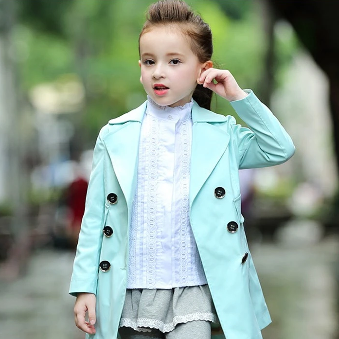 Diseño personalizado de moda azul claro de doble botonadura de manga larga para niñas pequeñas abrigo largo con bolsillo