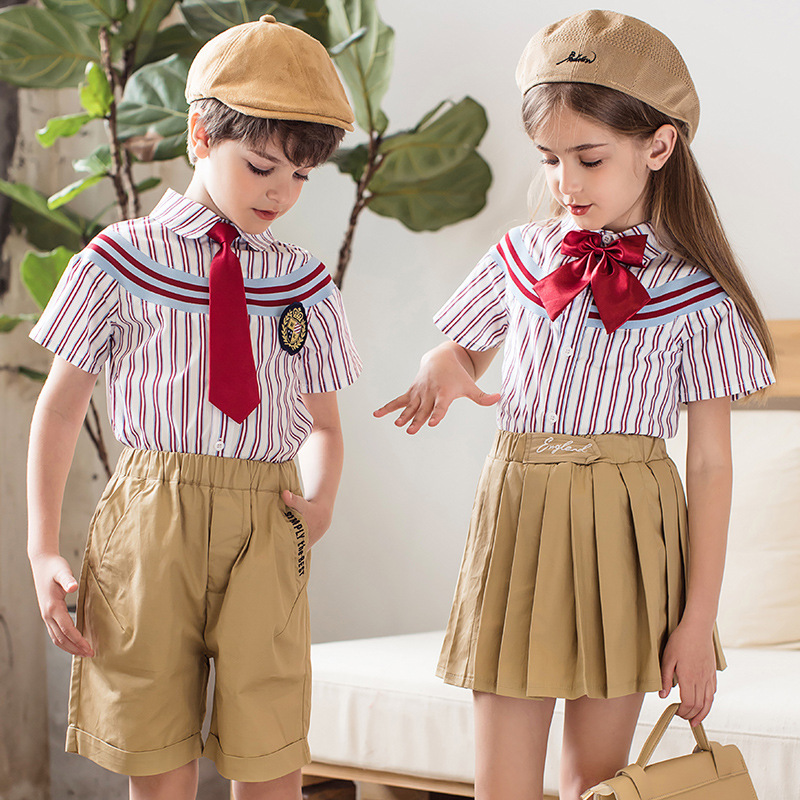 Uniforme escolar para niños de jardín de infantes Camisa de manga corta a rayas para niños y niñas y pantalones cortos de color marrón claro